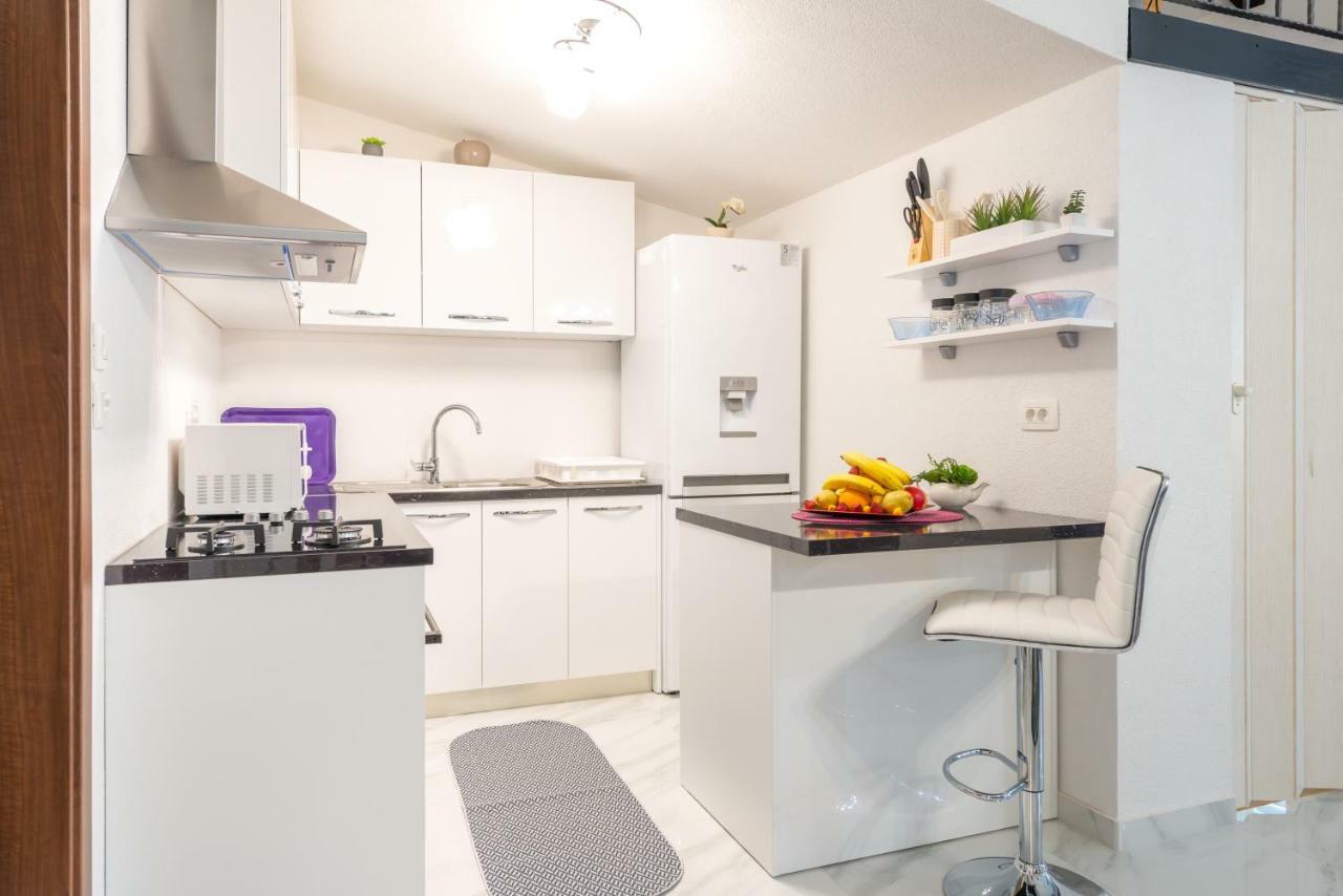 Tranquility And Nature In 4 Bedroom With Sea View Мокошица Экстерьер фото