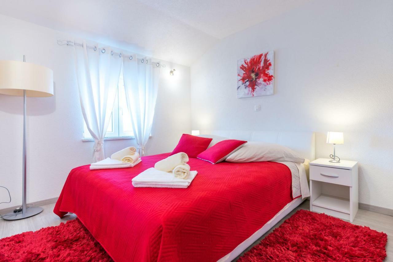 Tranquility And Nature In 4 Bedroom With Sea View Мокошица Экстерьер фото