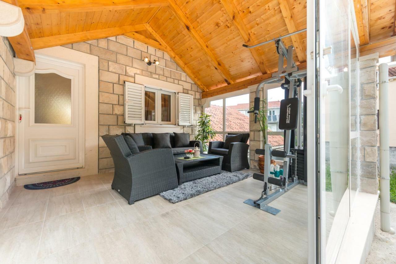 Tranquility And Nature In 4 Bedroom With Sea View Мокошица Экстерьер фото