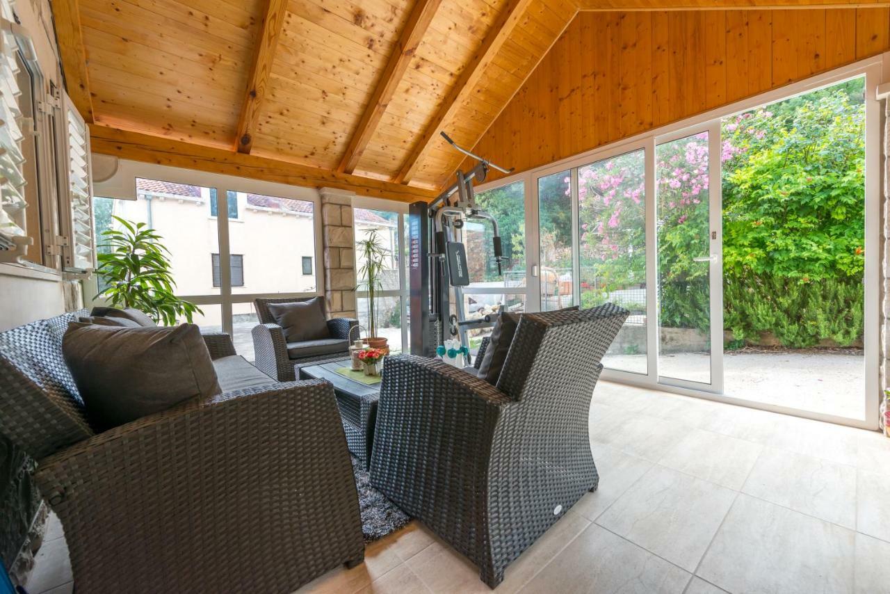 Tranquility And Nature In 4 Bedroom With Sea View Мокошица Экстерьер фото